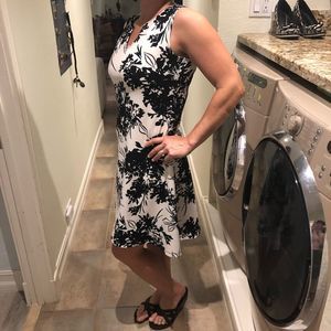 A line black and white floral pattern dress